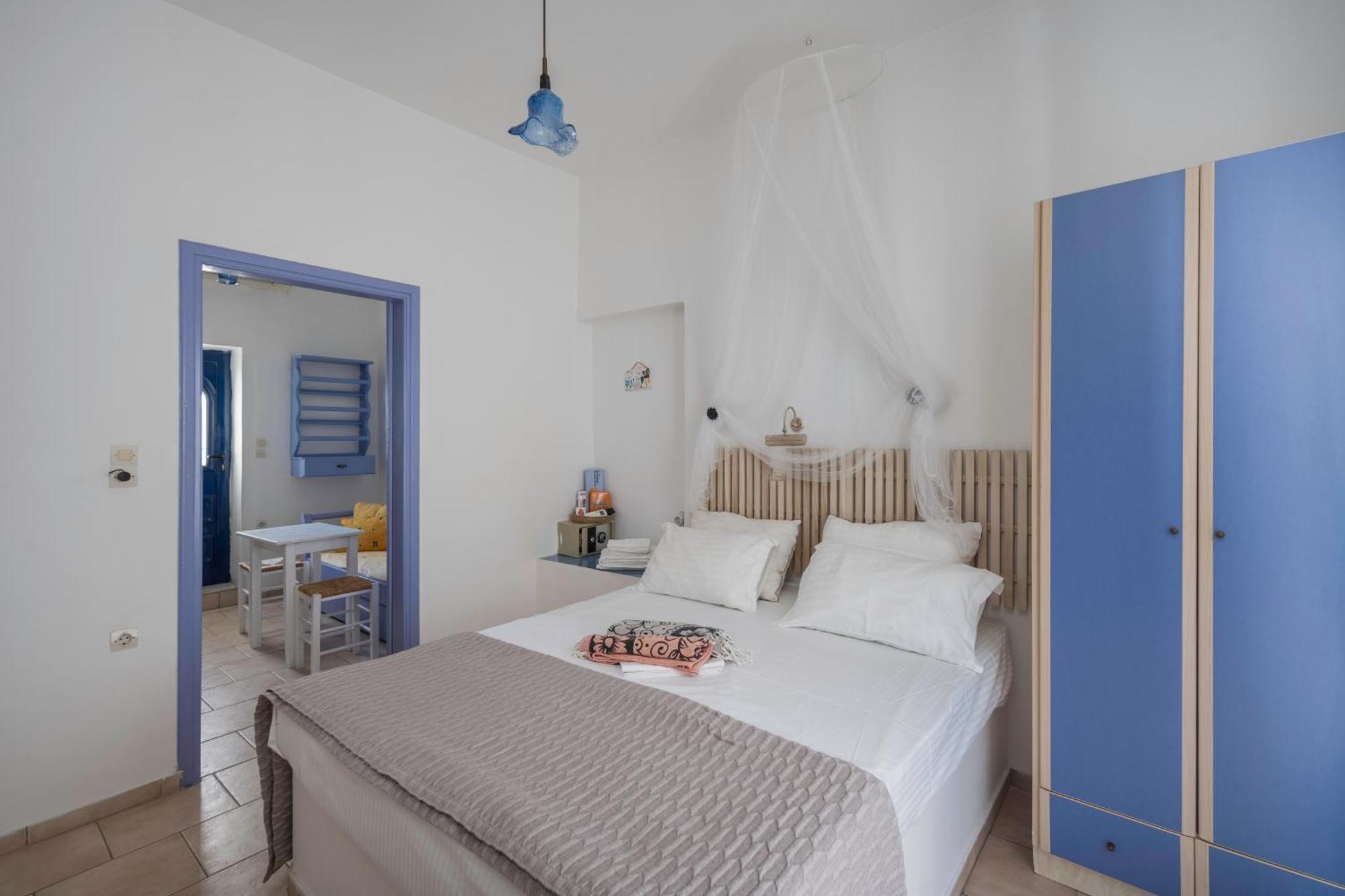 Bofor Studios & Rooms Livadakia Quarto foto